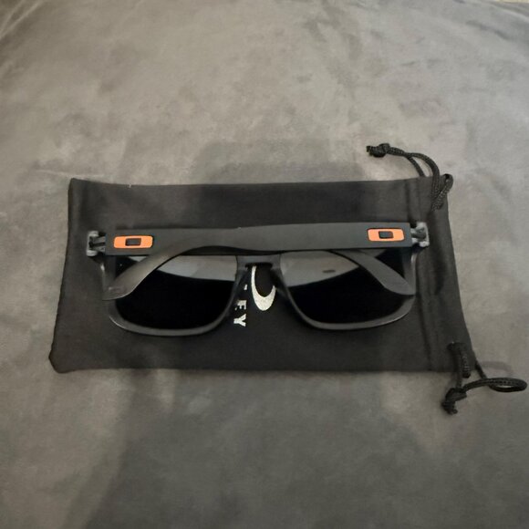 Oakley Holbrook Silver Mirror Lenses 9102 - Picture 6 of 7